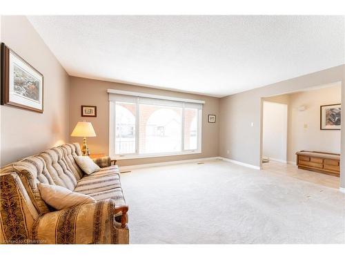 2459 Sinclair Circle, Burlington, ON - Indoor Photo Showing Living Room