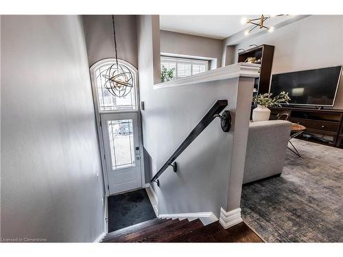 4128 Galileo Common, Burlington, ON - Indoor Photo Showing Living Room