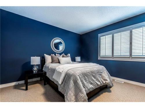 4128 Galileo Common, Burlington, ON - Indoor Photo Showing Living Room