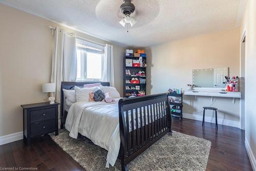 2456 Overton Drive, Burlington, ON - Indoor Photo Showing Bedroom