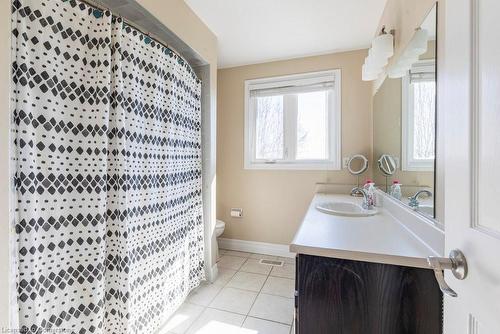 2456 Overton Drive, Burlington, ON - Indoor Photo Showing Bathroom