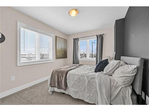 64 Arnold Marshall Boulevard, Caledonia, ON - Indoor Photo Showing Bedroom