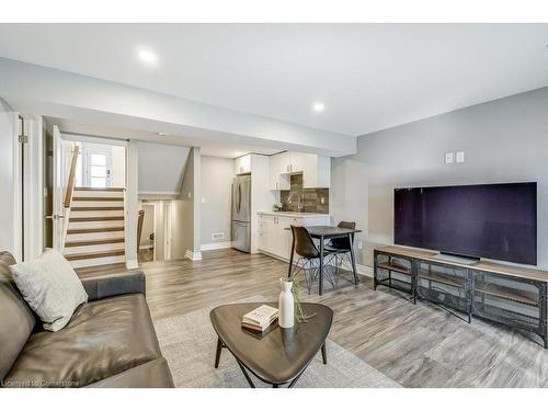 2352 Malcolm Crescent, Burlington, ON - Indoor Photo Showing Living Room