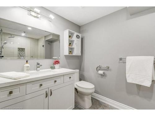 2352 Malcolm Crescent, Burlington, ON - Indoor Photo Showing Bathroom