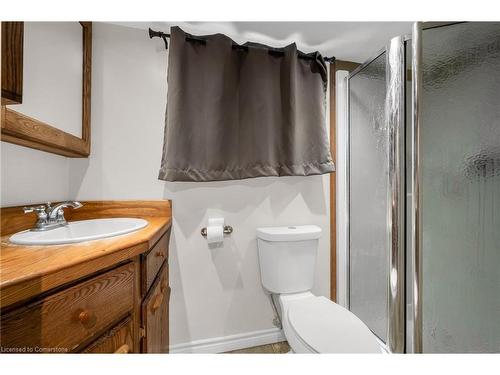 552 Quebec Street, Hamilton, ON - Indoor Photo Showing Bathroom