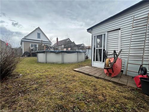 552 Quebec Street, Hamilton, ON - Outdoor With Above Ground Pool