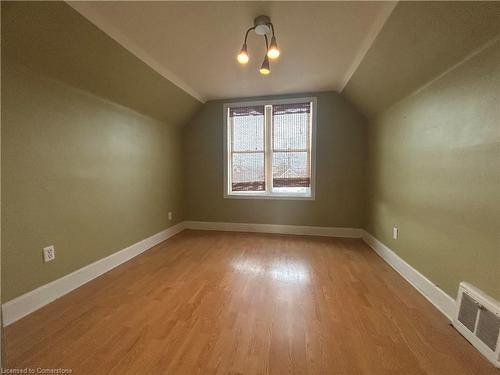 552 Quebec Street, Hamilton, ON - Indoor Photo Showing Other Room