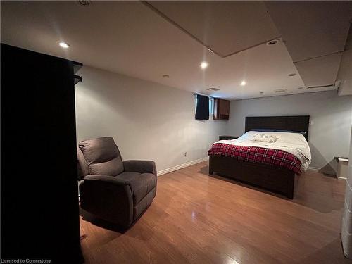 552 Quebec Street, Hamilton, ON - Indoor Photo Showing Bedroom