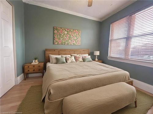 552 Quebec Street, Hamilton, ON - Indoor Photo Showing Bedroom