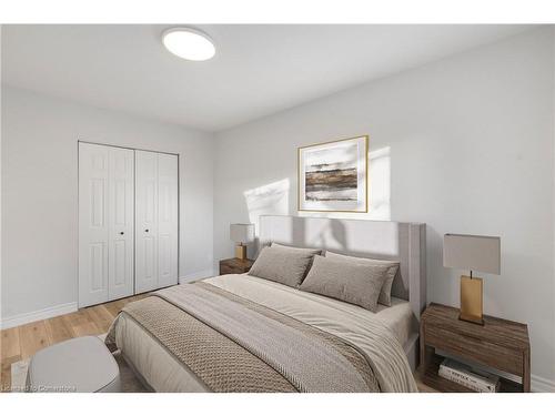 5-1420 Garth Street, Hamilton, ON - Indoor Photo Showing Bedroom