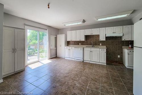 23 Queensdale Avenue W, Hamilton, ON - Indoor Photo Showing Kitchen