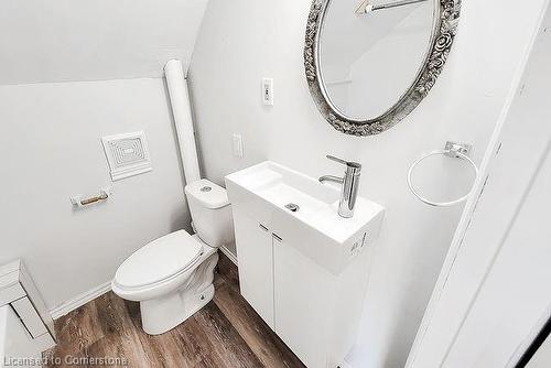 23 Queensdale Avenue W, Hamilton, ON - Indoor Photo Showing Bathroom