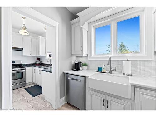 211 Lewis Road, Stoney Creek, ON - Indoor Photo Showing Kitchen