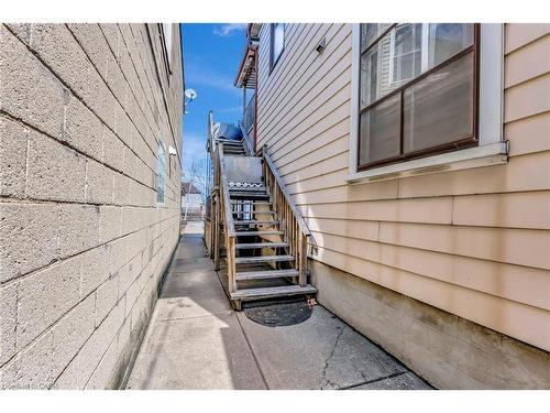 893 Barton Street E, Hamilton, ON 