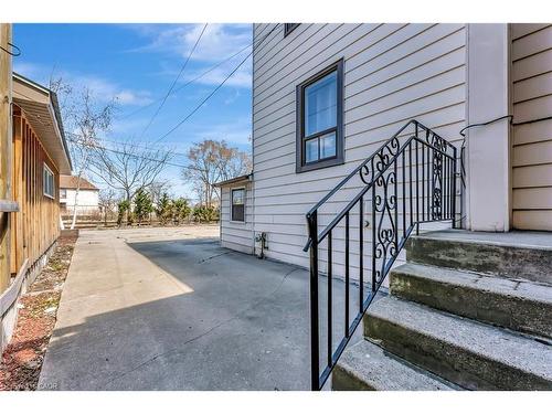 893 Barton Street E, Hamilton, ON 