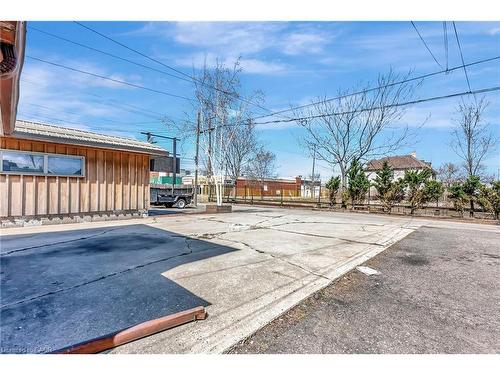 893 Barton Street E, Hamilton, ON 