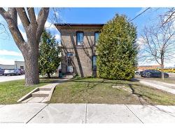 135 Sherwood Drive  Brantford, ON N3T 1N8