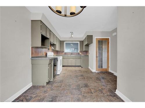 9 Gavin Drive, St. Catharines, ON - Indoor Photo Showing Kitchen