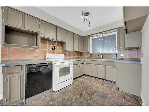 9 Gavin Drive, St. Catharines, ON - Indoor Photo Showing Kitchen