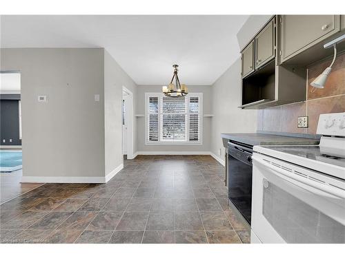9 Gavin Drive, St. Catharines, ON - Indoor Photo Showing Kitchen
