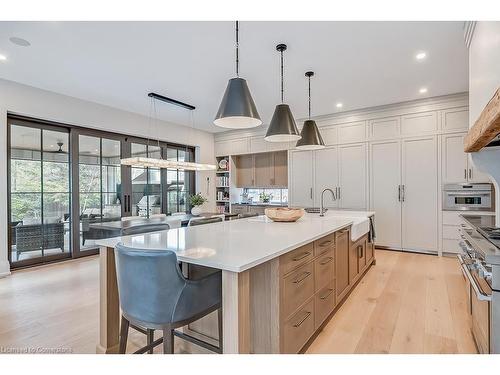 3093 Princess Boulevard, Burlington, ON - Indoor Photo Showing Kitchen With Upgraded Kitchen