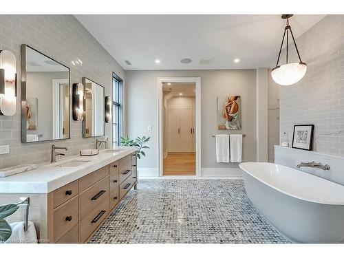 3093 Princess Boulevard, Burlington, ON - Indoor Photo Showing Bathroom