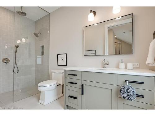 3093 Princess Boulevard, Burlington, ON - Indoor Photo Showing Bathroom