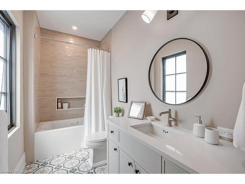 3093 Princess Boulevard, Burlington, ON - Indoor Photo Showing Bathroom