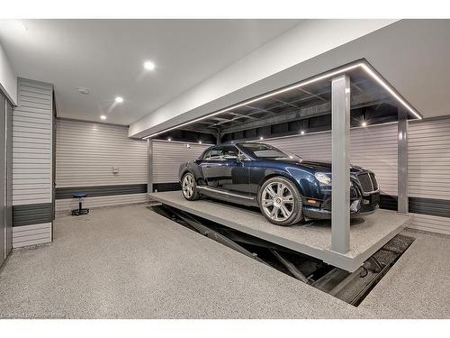 3093 Princess Boulevard, Burlington, ON - Indoor Photo Showing Garage