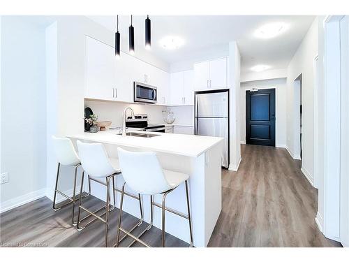 107-120 Springvalley Crescent, Hamilton, ON - Indoor Photo Showing Kitchen With Stainless Steel Kitchen With Double Sink