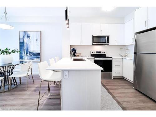 107-120 Springvalley Crescent, Hamilton, ON - Indoor Photo Showing Kitchen With Stainless Steel Kitchen With Double Sink With Upgraded Kitchen