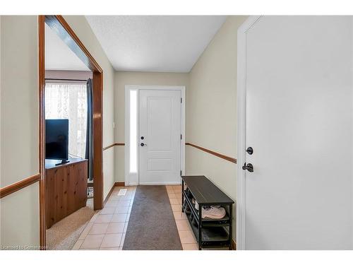 43 Everest Street, Hamilton, ON - Indoor Photo Showing Other Room