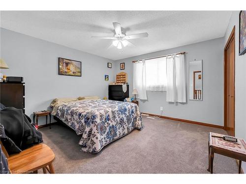 43 Everest Street, Hamilton, ON - Indoor Photo Showing Bedroom