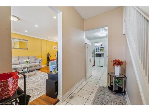 1122 Cannon Street E, Hamilton, ON - Indoor Photo Showing Other Room