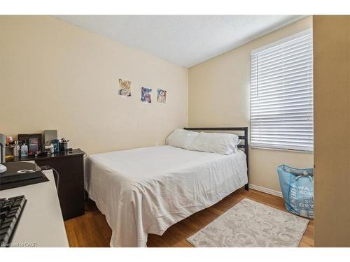 1122 Cannon Street E, Hamilton, ON - Indoor Photo Showing Bedroom