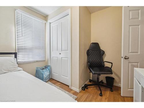 1122 Cannon Street E, Hamilton, ON - Indoor Photo Showing Bedroom