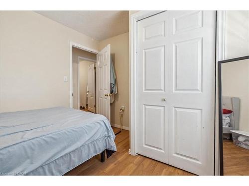 1122 Cannon Street E, Hamilton, ON - Indoor Photo Showing Bedroom