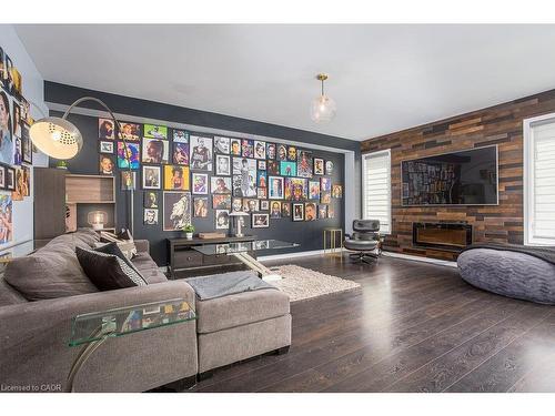 7776 Tupelo Crescent, Niagara Falls, ON - Indoor Photo Showing Living Room