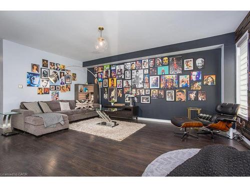 7776 Tupelo Crescent, Niagara Falls, ON - Indoor Photo Showing Living Room