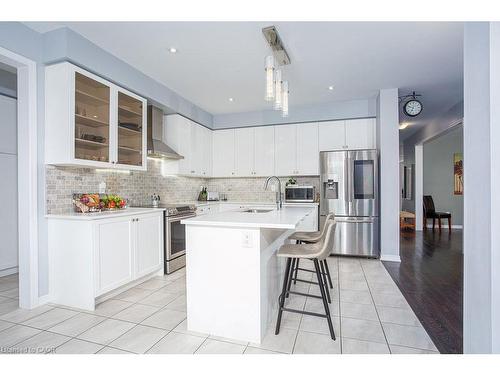 7776 Tupelo Crescent, Niagara Falls, ON - Indoor Photo Showing Kitchen With Upgraded Kitchen