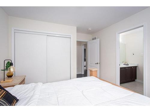 7776 Tupelo Crescent, Niagara Falls, ON - Indoor Photo Showing Bedroom