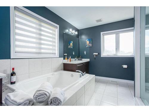 7776 Tupelo Crescent, Niagara Falls, ON - Indoor Photo Showing Bathroom