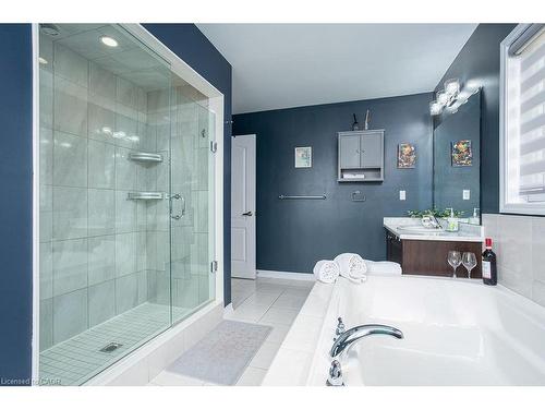 7776 Tupelo Crescent, Niagara Falls, ON - Indoor Photo Showing Bathroom