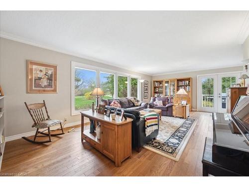 4540 20 Sideroad N, Puslinch, ON - Indoor Photo Showing Living Room