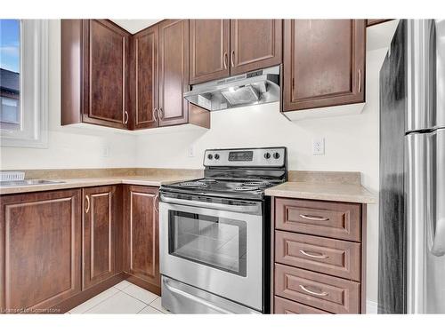 39 Sea Drifter Crescent, Brampton, ON - Indoor Photo Showing Kitchen