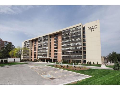 902-65 Westmount Road N Waterloo, ON N2L 5G6