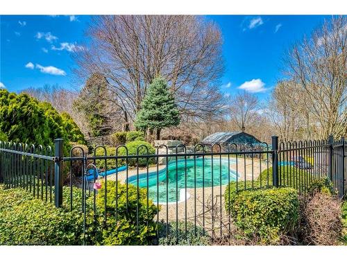 1215 Britannia Road, Burlington, ON - Outdoor