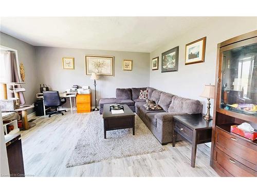 5282 Springcreek Road, Beamsville, ON - Indoor Photo Showing Living Room