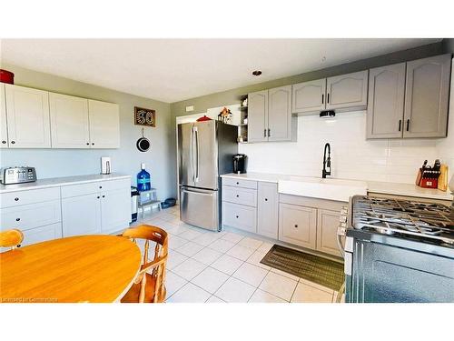 5282 Springcreek Road, Beamsville, ON - Indoor Photo Showing Kitchen