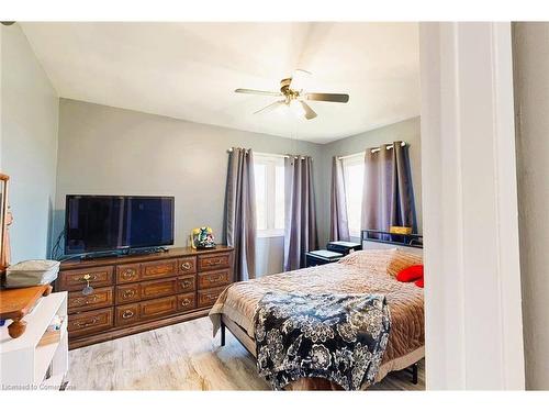 5282 Springcreek Road, Beamsville, ON - Indoor Photo Showing Bedroom